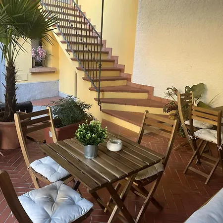 Monolocale Dalia Abbadesse Guest House Milaan Buitenkant foto